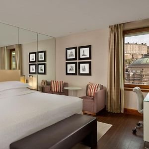 Castle View Deluxe Room 1 King
