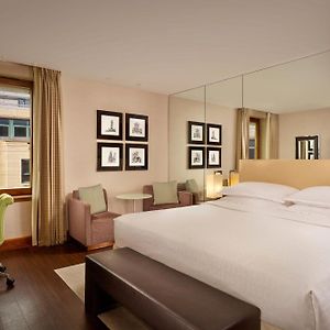 Deluxe Room 1 King